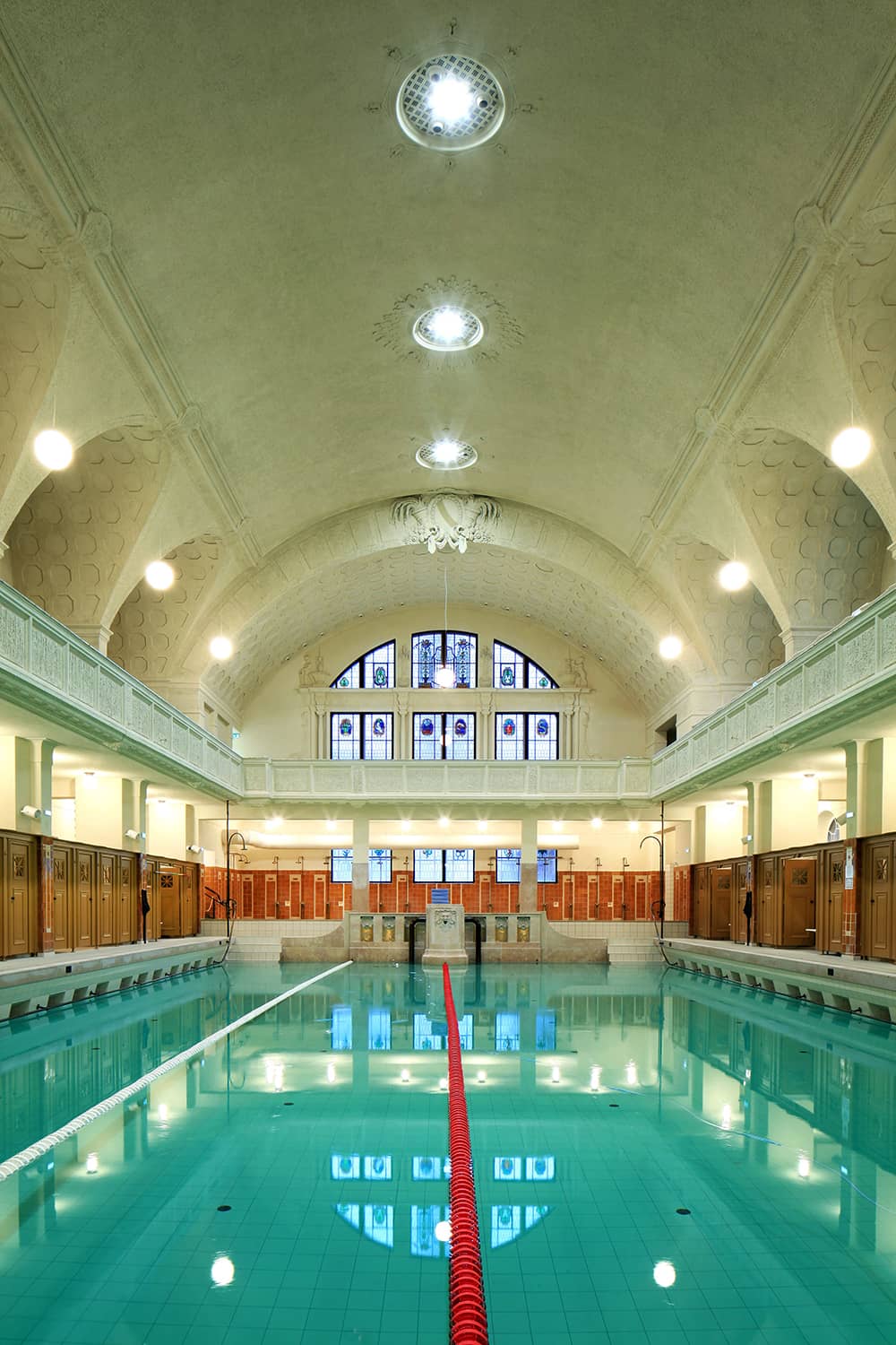 photographie d'architecture des bains municipaux de Strasbourg © francois nussbaumer