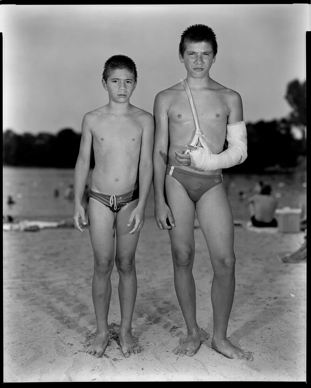photo noir et blanc de jeunes baigneurs © francois nussbaumer