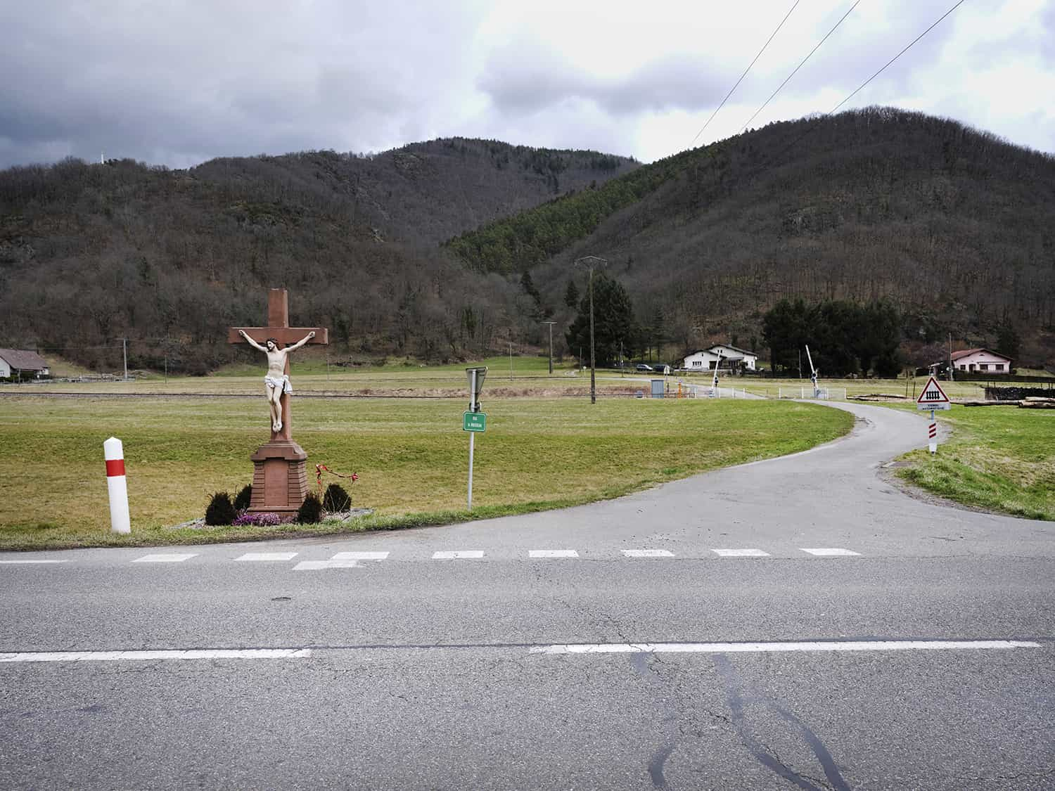 photographie d'un crucifix dans les vosges © francois nussbaumer