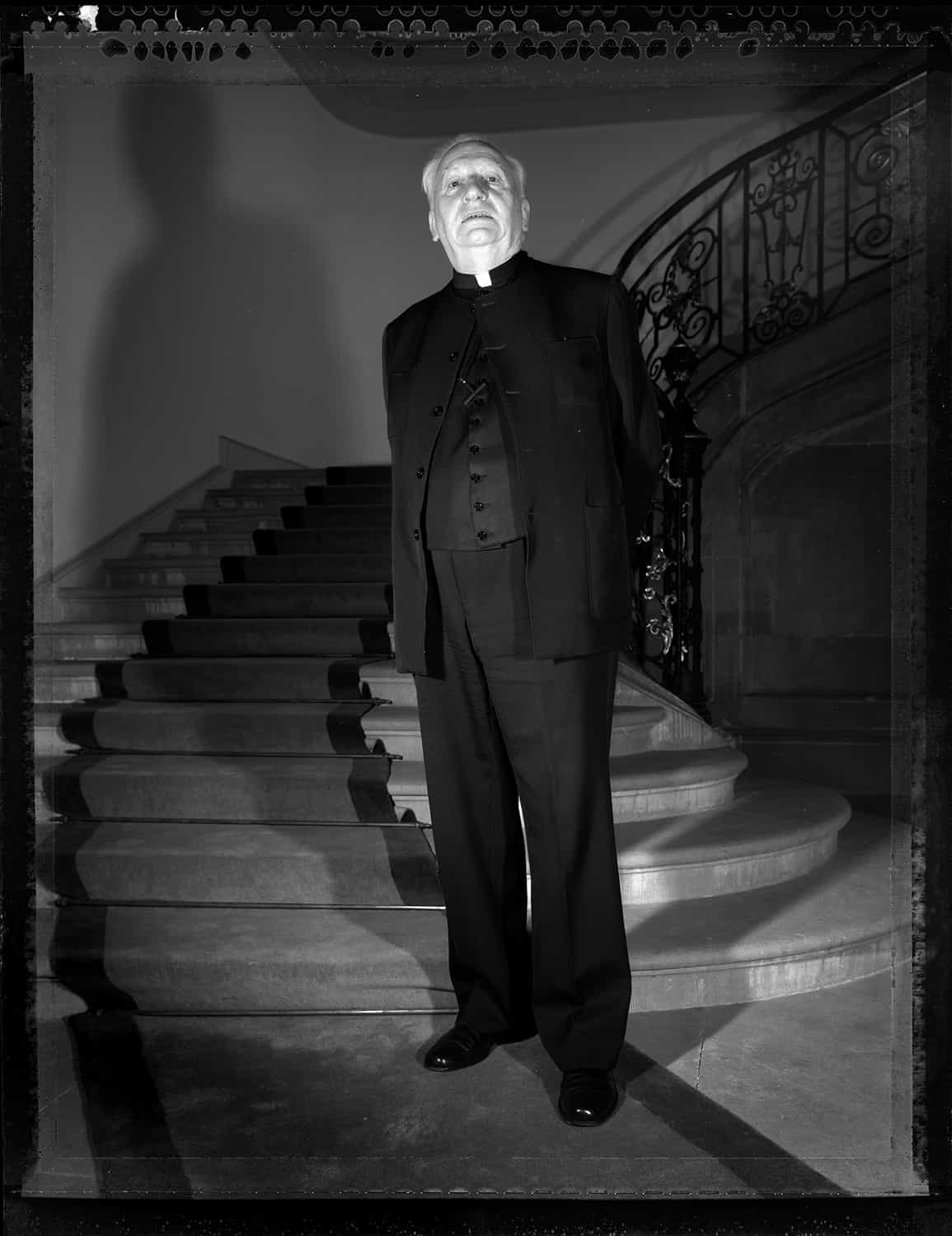 photo noir et blanc d'un archevéque © francois nussbaumer